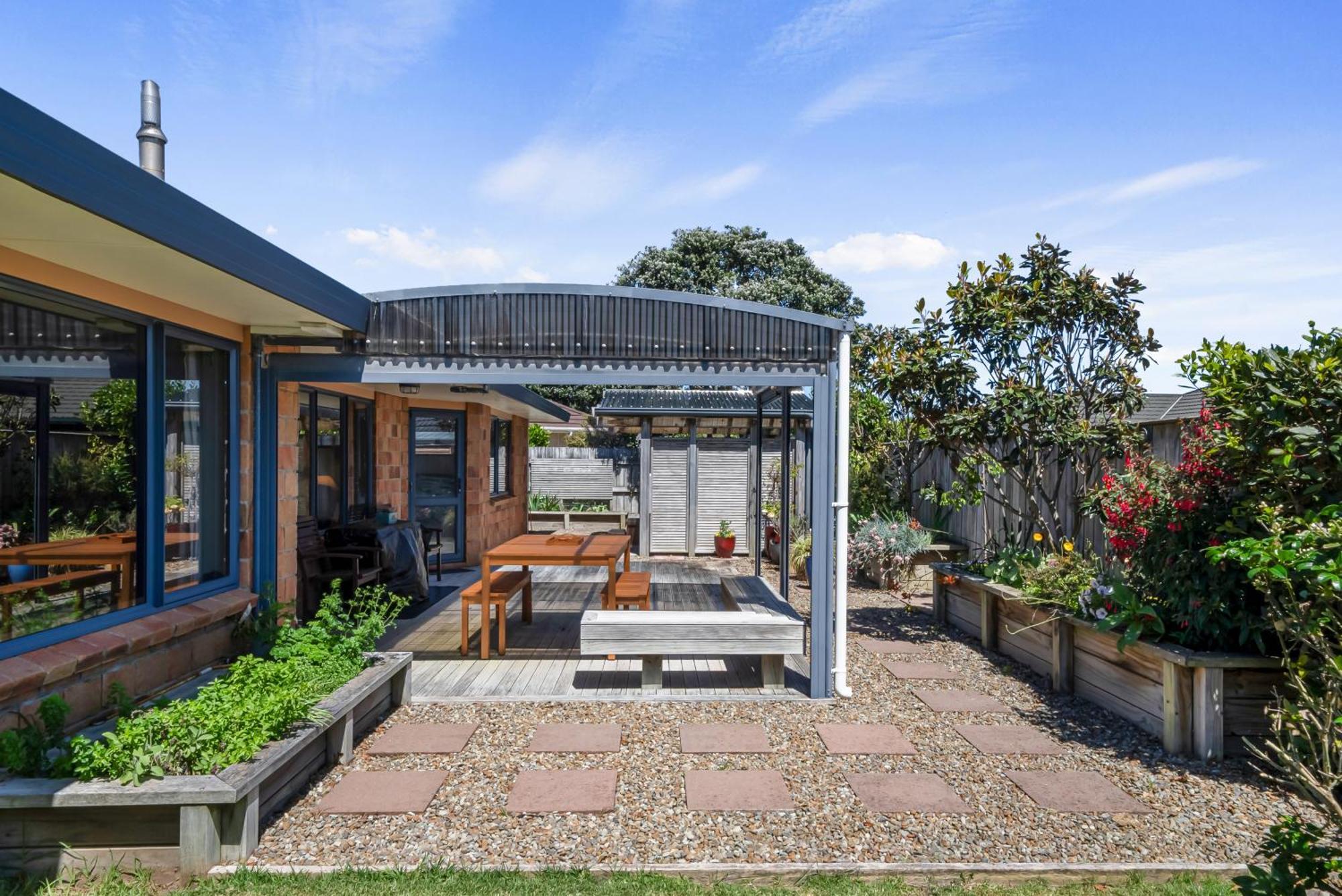 Spa And Sands - Waikanae Beach Holiday Home Exterior photo