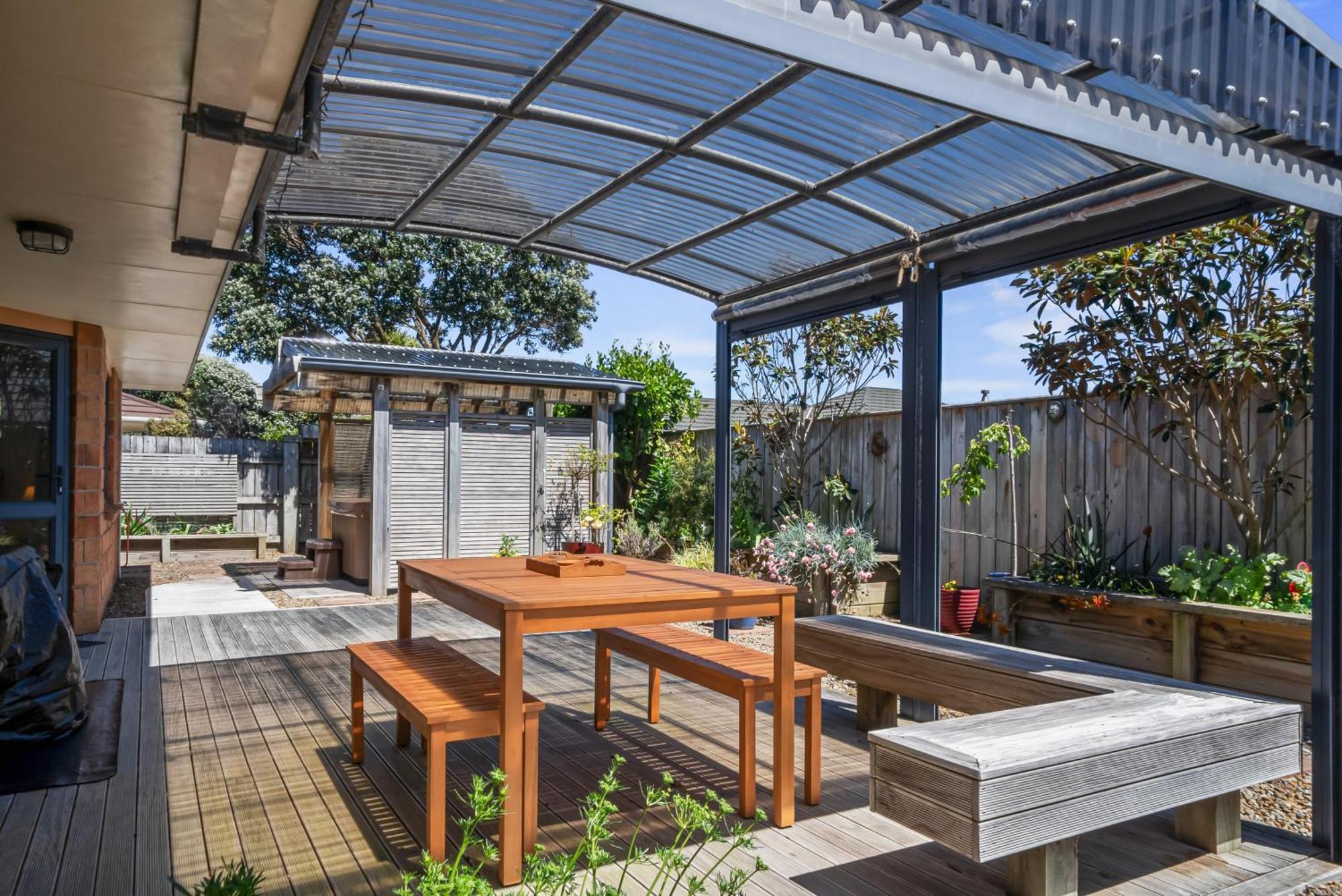 Spa And Sands - Waikanae Beach Holiday Home Exterior photo